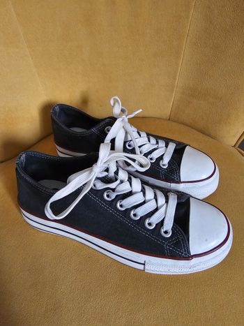 Tennis pointure 38
Jean noir delave
Porte 2 fois
Marque refresh