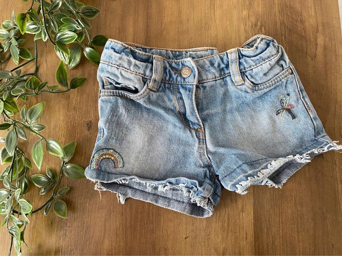 Short en jeans tape à l’œil 3 ans