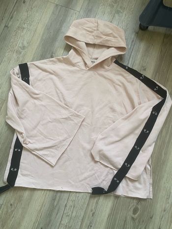 Sweat à capuche rose détail anneau Zara taille M