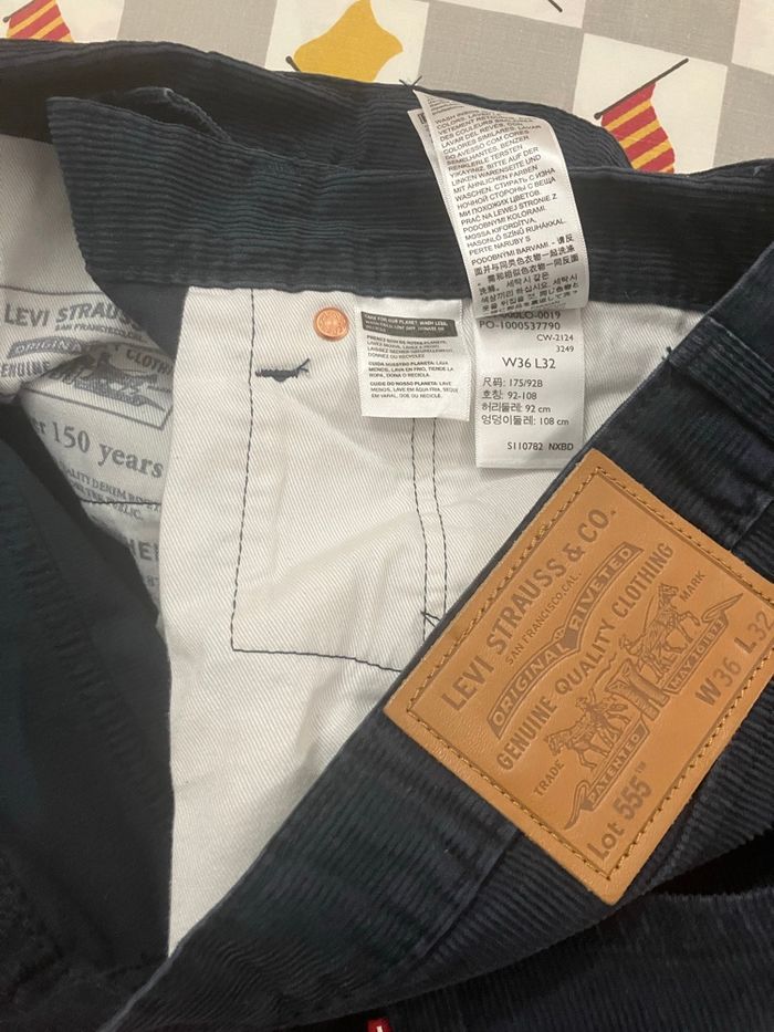 Jean levi’s velours bleu marine - photo numéro 1