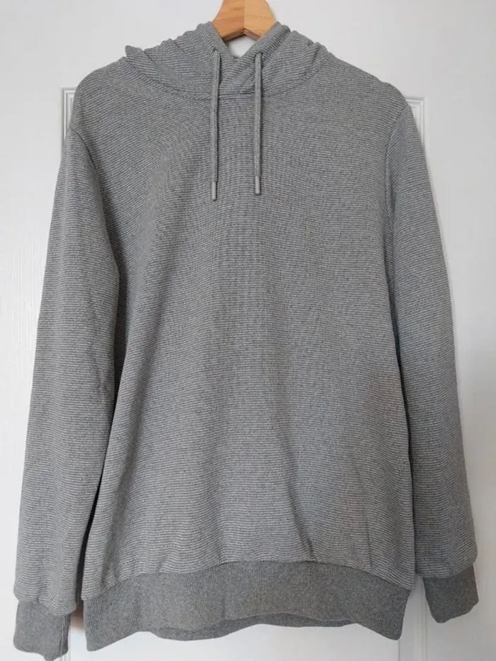 Sweat à capuche gris taille M