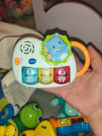 Petit piano hippo marque VTech