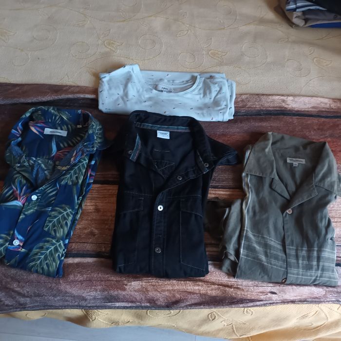 Lot 4 hauts homme Taille M ...jolies marques !!! - photo numéro 1