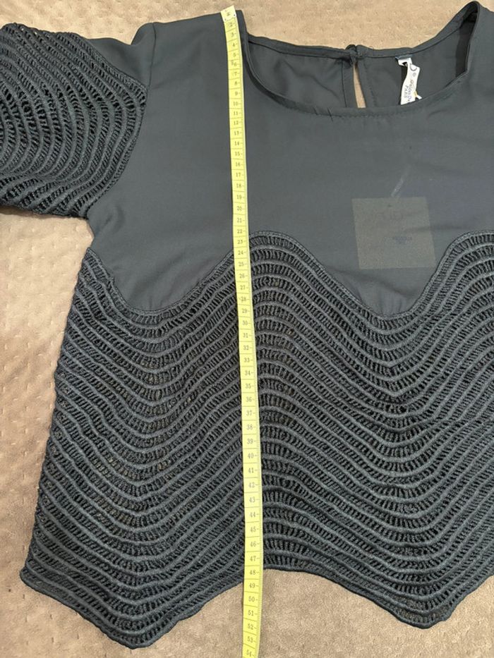 Magnifique blouse noire loose bi-matière bas et manches en crochet - photo numéro 8