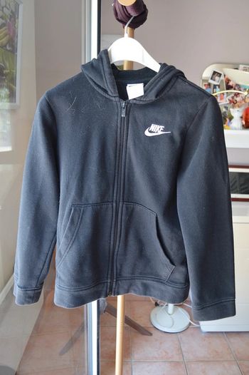 Veste à capuche Nike noir taille 9 ans