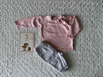 Ensemble, pantalon et pull marque petit cailloux, taille 3 mois