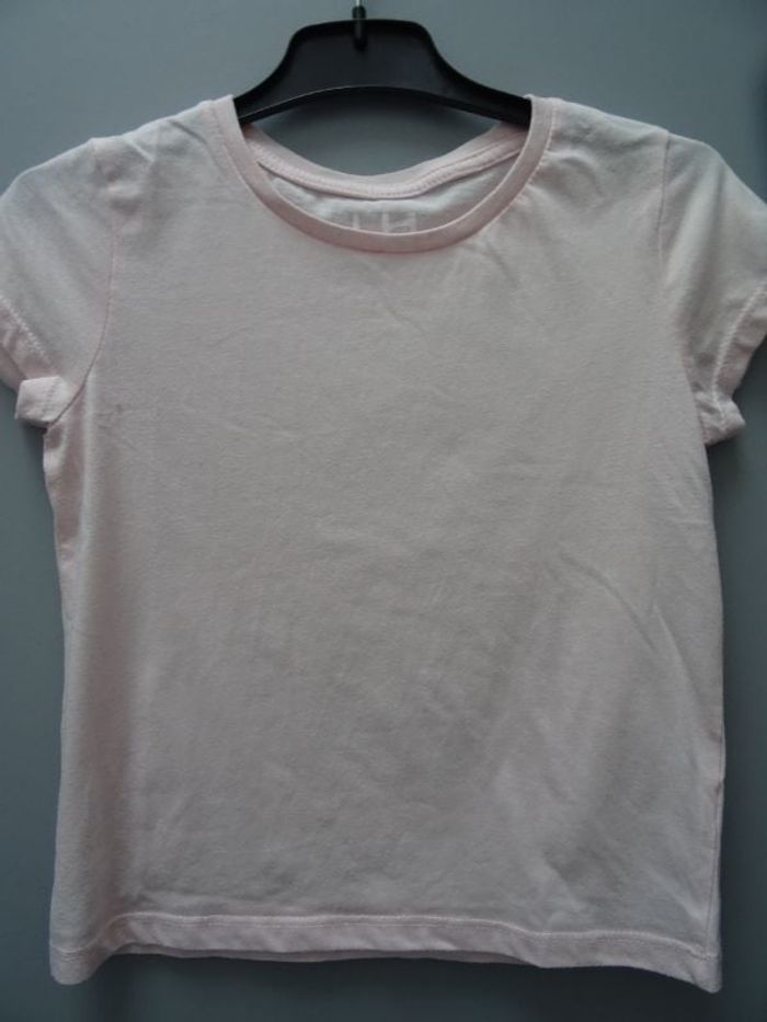 T-shirt rose pâle à manches courtes