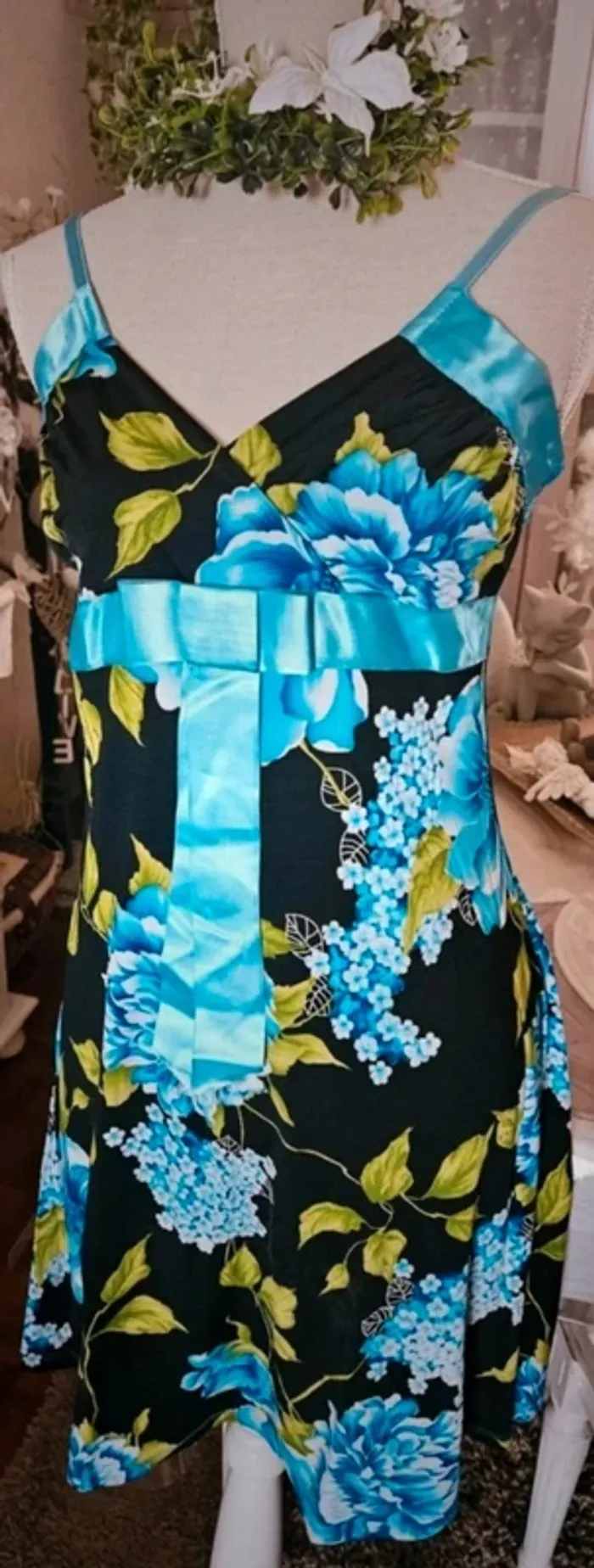 Robe fleurie noir/bleue Jus d'Orange Taille 38/40 Neuve - photo numéro 2