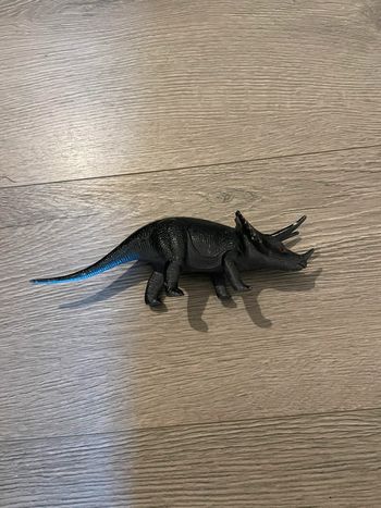 Figurine dinosaure en plastique style Jurassic Park en très bon état
