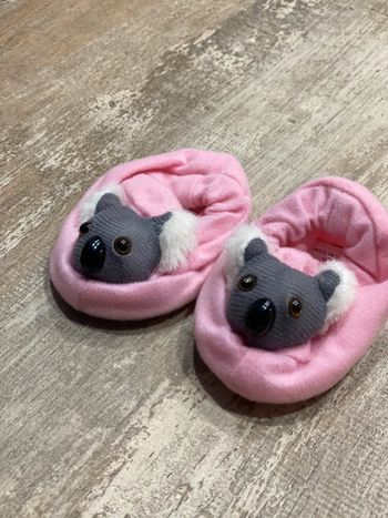 Chaussons bébé fille Neuf panda taille 19 ( 9-12mois)