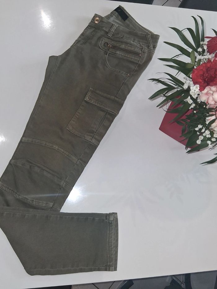 Jean kaki avec détails poches CoolCat