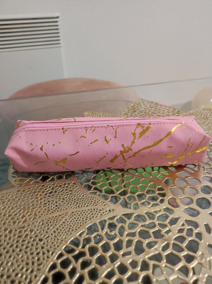 Jolie petite trousse rose et dorée