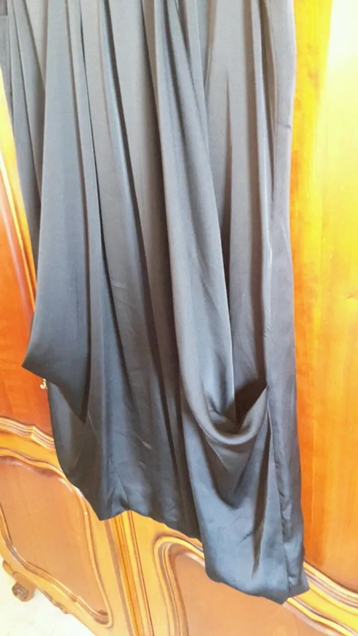 Robe noire taille 46 - photo numéro 2