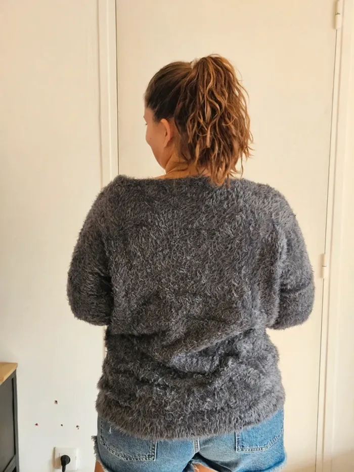 Pull gris - photo numéro 3