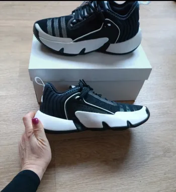 Baskets sneakers adidas trae basketball