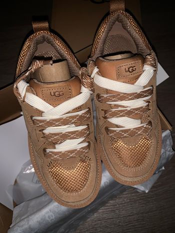 Ugg lowmel pointure 35 mixte neuf