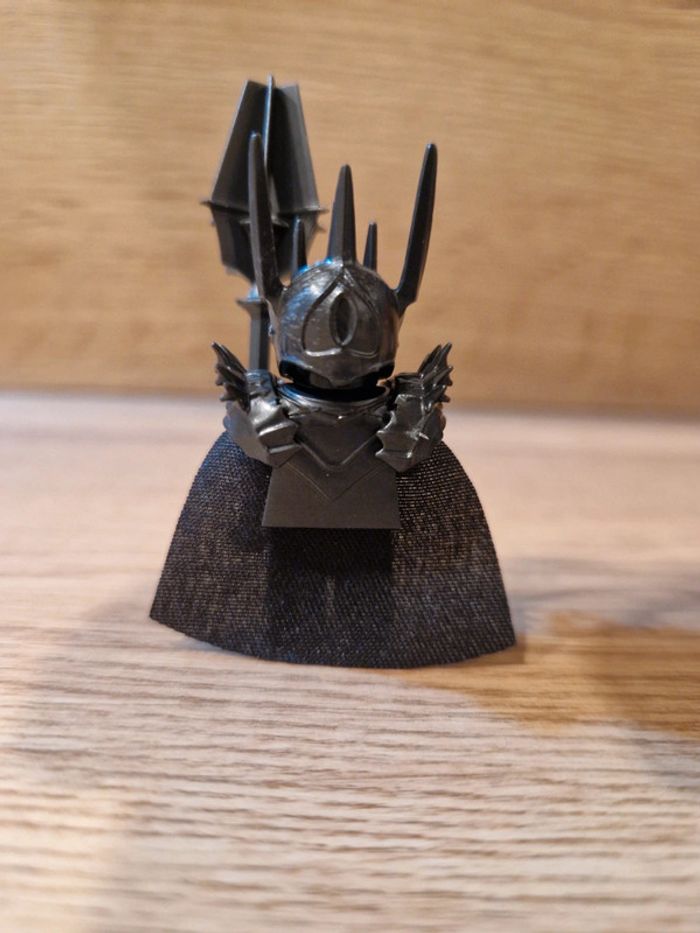 Figurine type lego Sauron avec l'anneau seigneur des anneaux - photo numéro 4