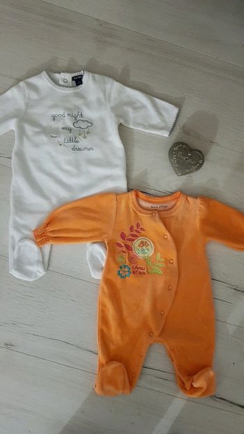 Lot de 2 pyjamas neufs fille 3mois velours