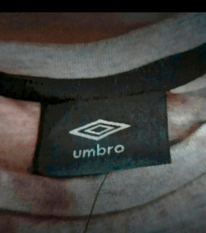 T shirt umbro neuf 14 ans - photo numéro 3