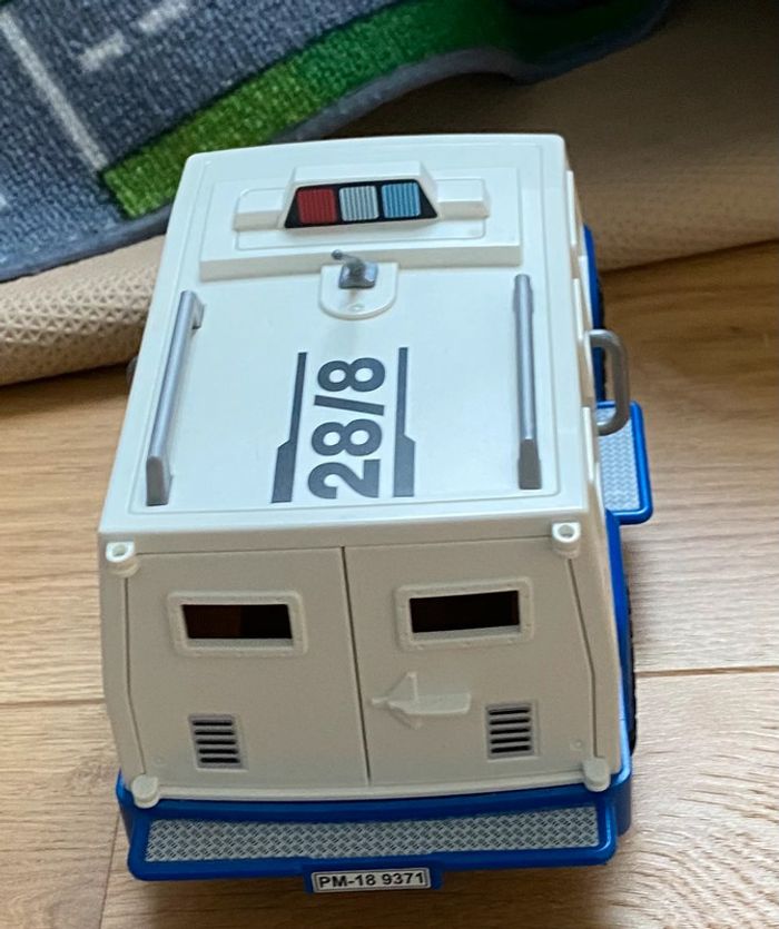 Fourgon convoyeur de fonds - photo numéro 4