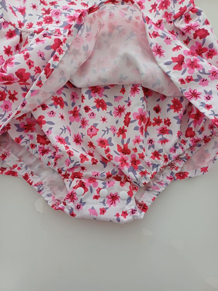 Robe neuve taille 9/12 mois - photo numéro 3