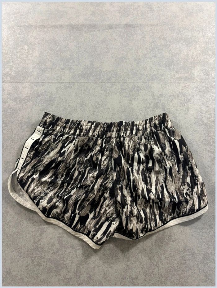 Short Running Under Armour Taille XS blanc et noir - photo numéro 4