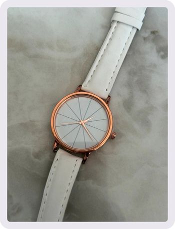 Montre à cadran blanc
