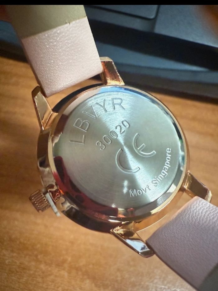 Jolie montre Yves Rocher - photo numéro 4