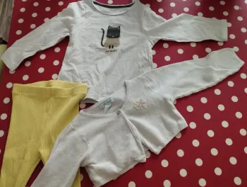 3 vêtements 23 mois