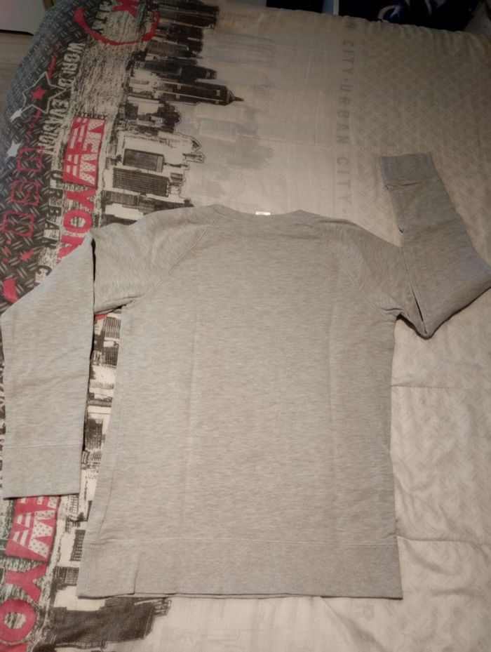 Sweat gris clair - photo numéro 3