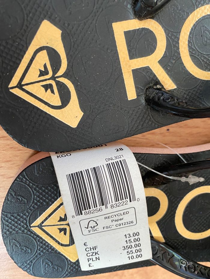 Jolie paire de sandales/tongs Roxy T. 28 fille neuve avec étiquette - photo numéro 3