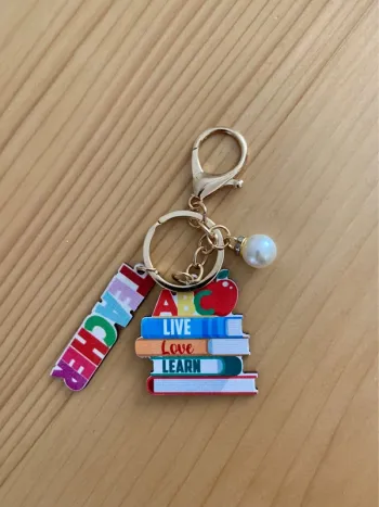 Porte-clé maîtresse empilement de livres – Cadeau de fin d’année neuf