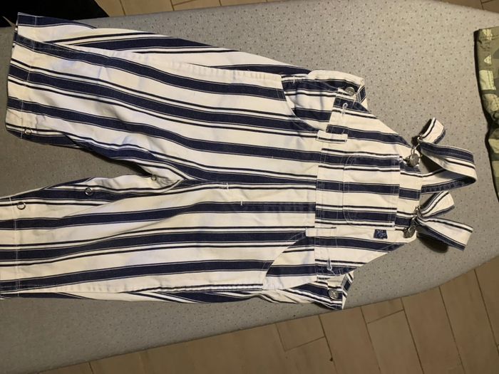 Salopette été et teeshirt épais