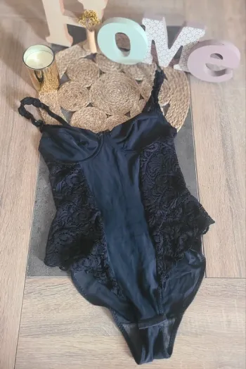 Body noir taille 90