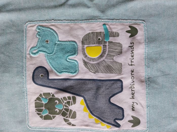 Tee-shirt dinosaure Obaïbi – 3 ans / 98 cm – état impeccable - photo numéro 2