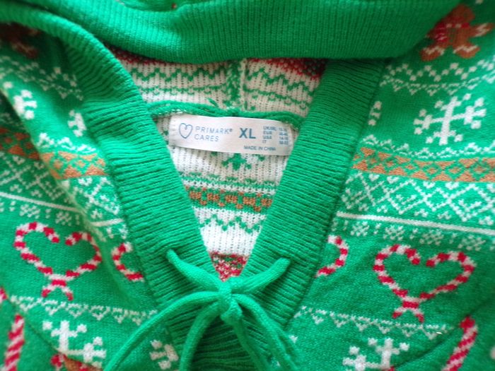 Pull de Noël vert à capuche T46/48 - photo numéro 2