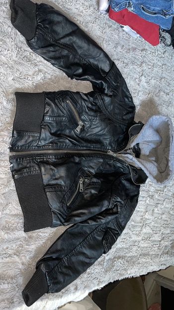 Blouson style perfecto taille 6/7 ans