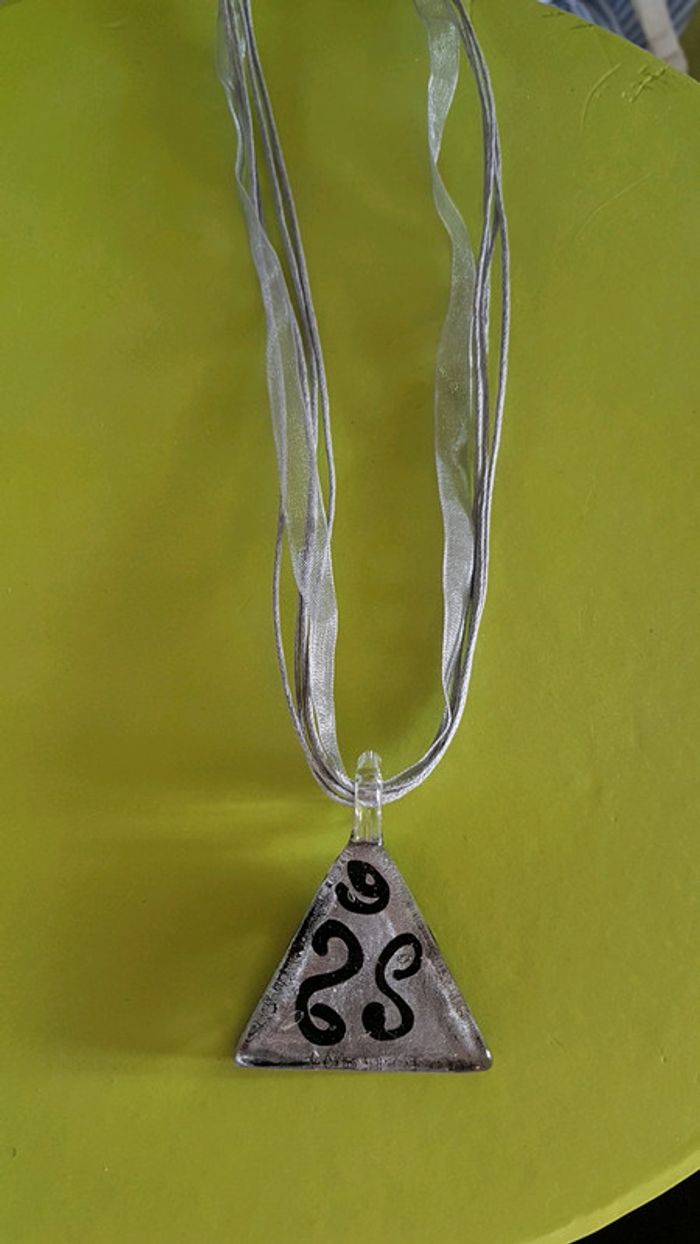 Joli collier triangle - photo numéro 2
