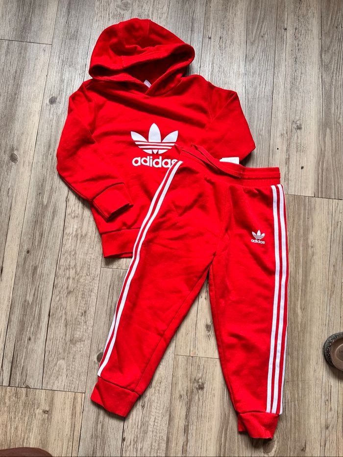 Ensemble jogging Adidas rouge fille 3/4 ans