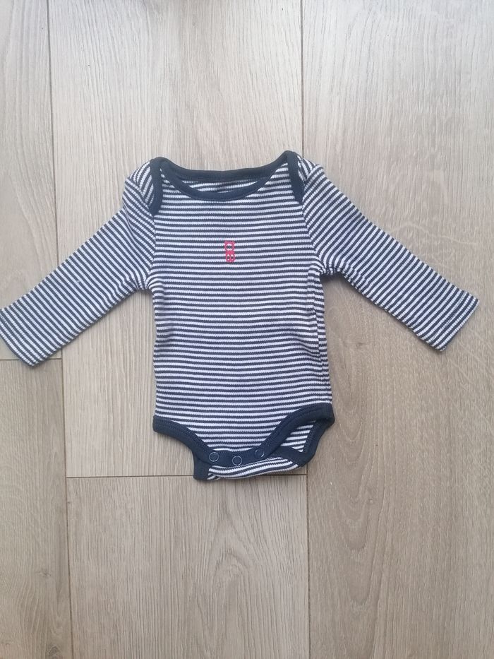 Lot bodies 1 mois - photo numéro 3