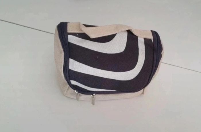 Trousse neuve Yves Rocher - photo numéro 2