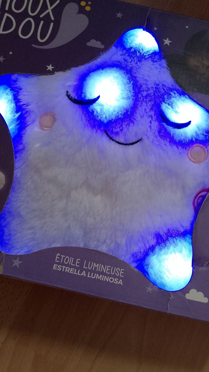 Coussin étoiles lumineuse neuf - photo numéro 3