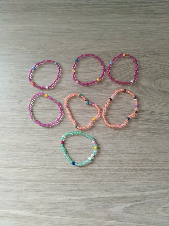 Lot de bracelets en perles enfant