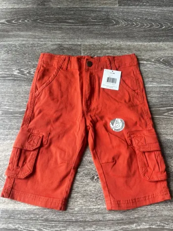 Short tisaia neuf avec etiquette 8 ans