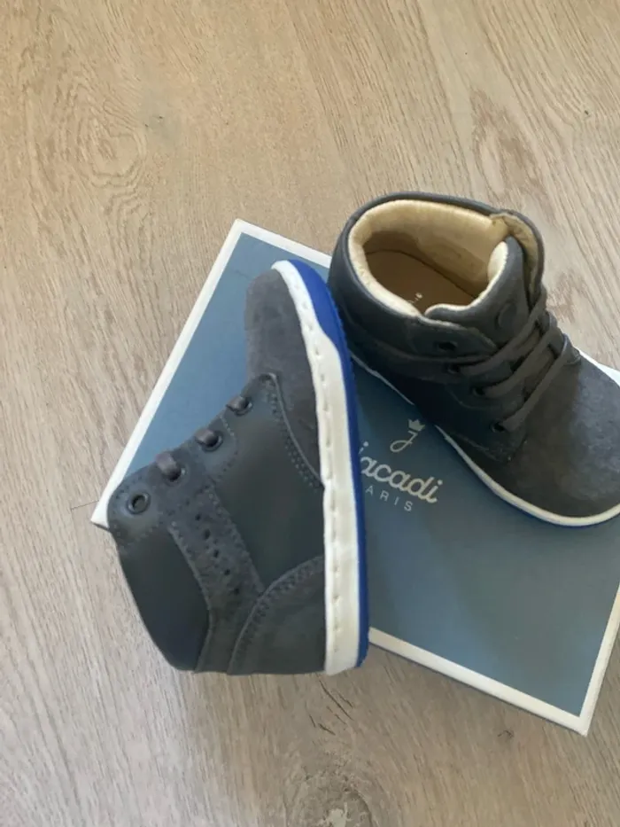 Bottines tennis en cuir Jacadi pointure 19 Neuve val 75e - photo numéro 6