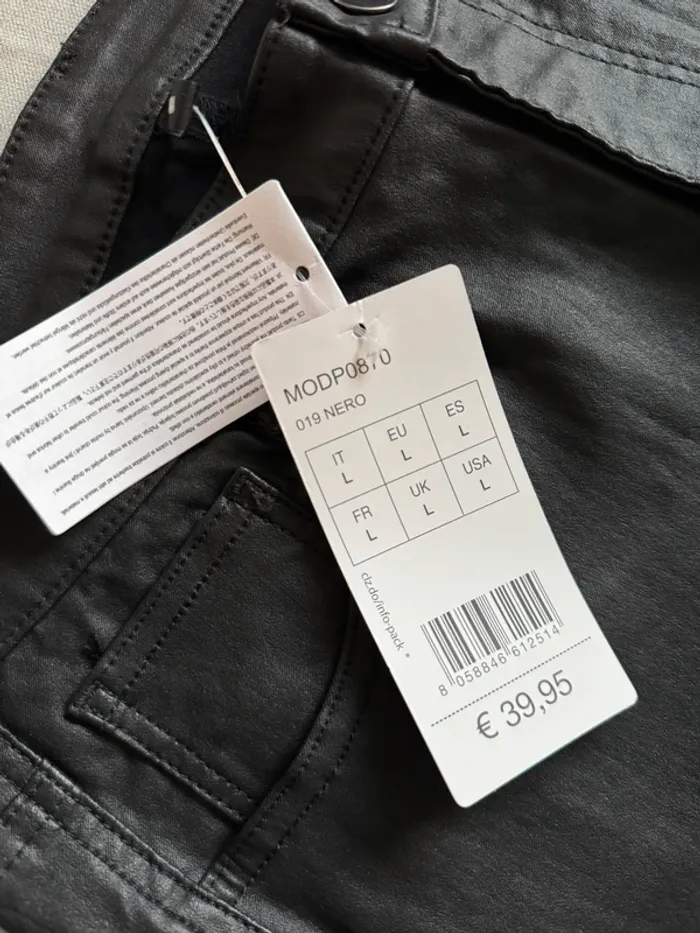 Pantalon Calzedonia T. L Neuf « coated effect » - photo numéro 3