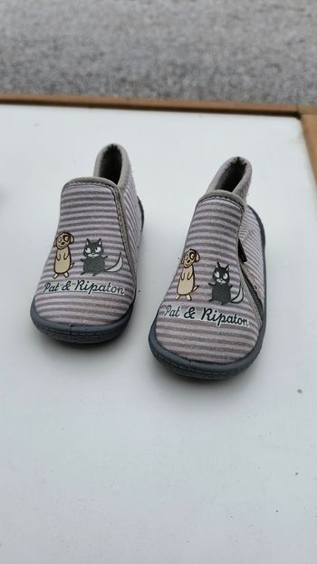 Chaussons enfant comme neuf taille 19