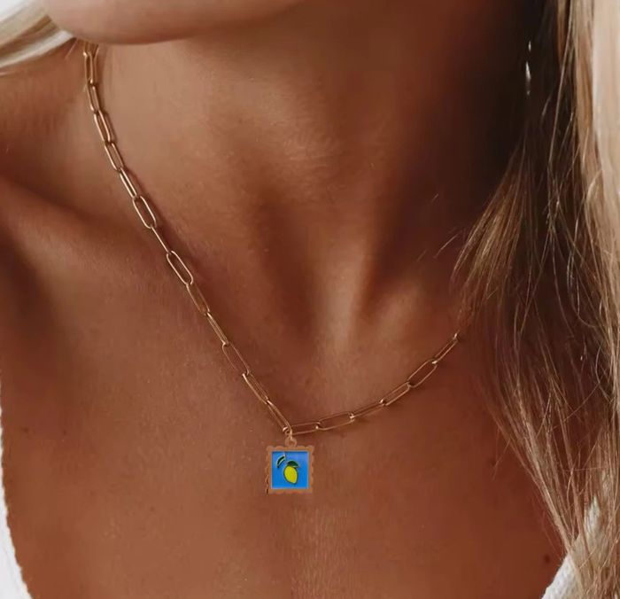 Collier chaîne dorée acier inoxydable – pendentif citron coloré - photo numéro 2