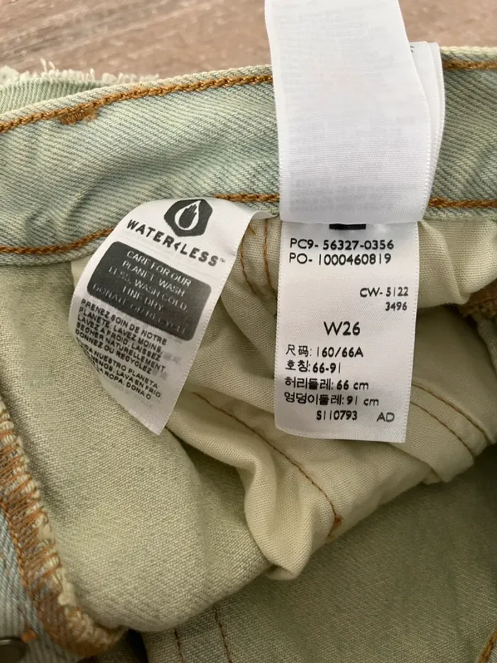 Short en jean vert pâle Levi’s 501 taille 26 - photo numéro 4