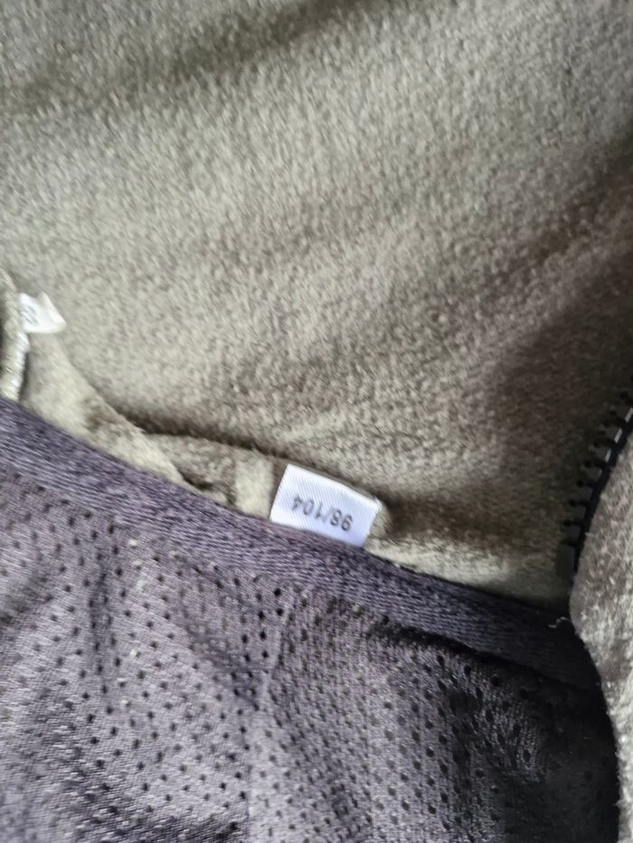 Très belle veste à capuche dinosaures - photo numéro 4